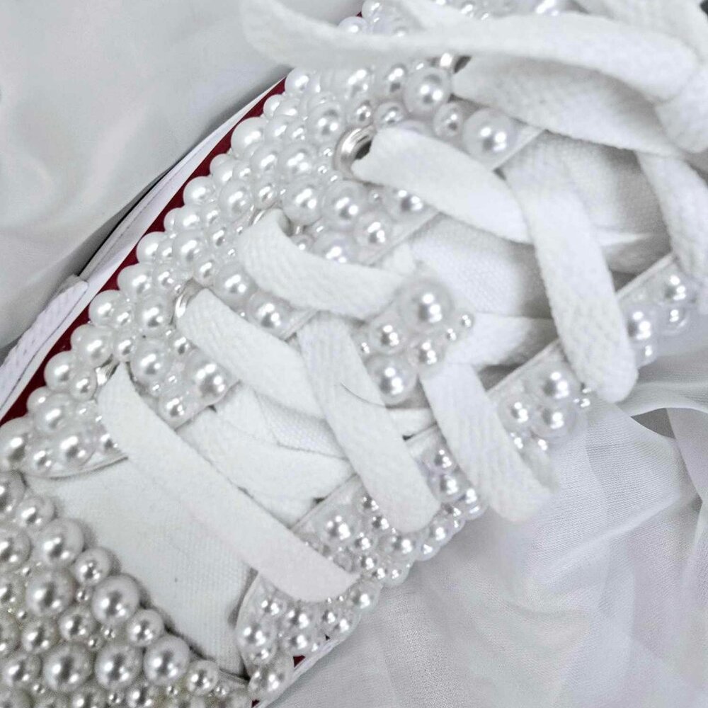 New never worn custom designed pearl wedding Converse shoes. Size 7.5 - Picture 3 of 4